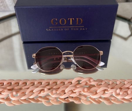 Coral Glasses Chain